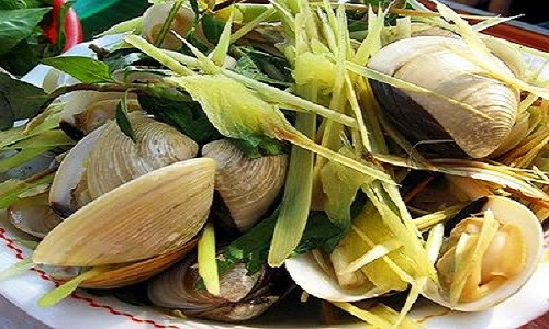 Con ngán có bề ngoài giống ngao, nhưng to hơn, và có giá trị dinh dưỡng cao, hương vị thơm ngon. Ngán biển có thể được chế biến thành các món ăn ngon và bổ như ngán hấp sả ớt, ngán nướng, cháo ngán, gỏi ngán, bún xào ngán và rượu ngán,...Ảnh: SKĐS.