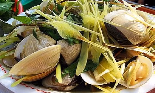 Con ngán có bề ngoài giống ngao, nhưng to hơn, và có giá trị dinh dưỡng cao, hương vị thơm ngon. Ngán biển có thể được chế biến thành các món ăn ngon và bổ như ngán hấp sả ớt, ngán nướng, cháo ngán, gỏi ngán, bún xào ngán và rượu ngán,...Ảnh: SKĐS.