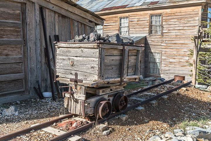 Họ sẽ lập một studio âm nhạc cho các nhạc sĩ, và xây dựng một đài quan sát trong thị trấn. Những quán rượu với lò gỗ và những chai rượu cổ sẽ là trải nghiệm trở về quá khứ độc đáo. Ảnh KT.