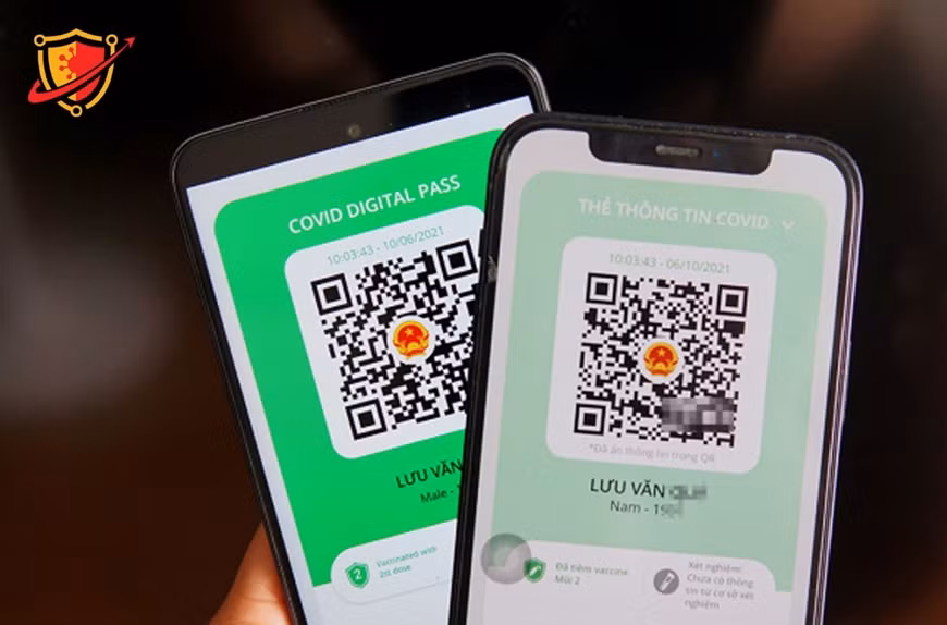 Vào chiều 7/10, bản cập nhật PC-Covid 4.0.4 đã được đưa lên kho ứng dụng Google Play cho người dùng smartphone Android, chậm hơn bản cho iOS 1 ngày. Thay đổi đáng chú ý là Thẻ thông tin trên PC-Covid được cải tiến và có 3 mã màu xanh - vàng - đỏ. Việc thay đổi mã màu cho Thẻ thông tin Covid theo quy định từng địa phương. Ảnh: Cục Tin học hóa.