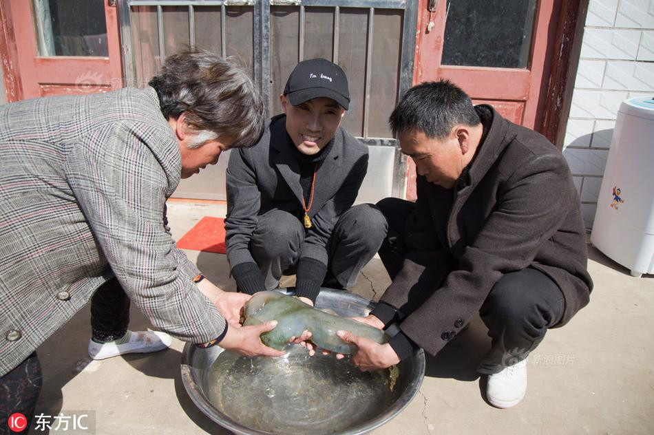 Với trọng lượng lớn như vậy, các chuyên gia ước tính "thịt cỏ linh chi hoang dã" mà người đàn ông kia tìm thấy có giá khoảng 9 triệu Nhân dân tệ (khoảng 31 tỷ đồng).