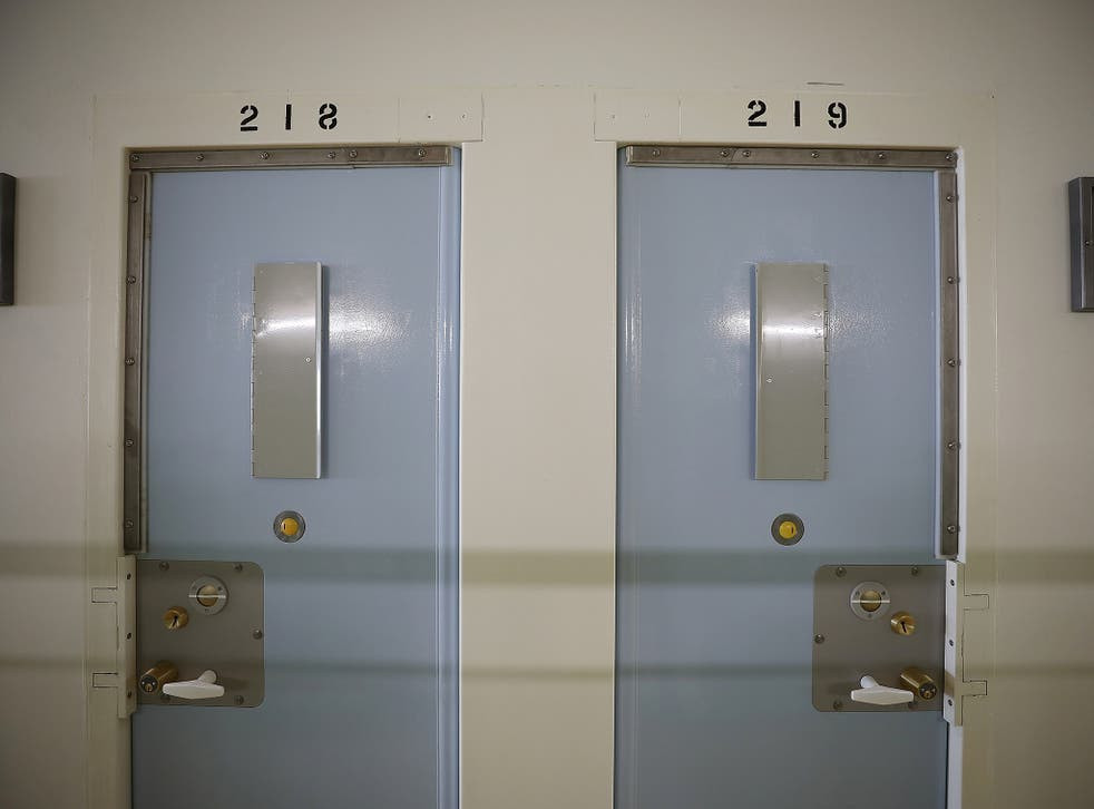 Khi ấy, tù nhân sẽ được thả ra và bị tra khảo. Do lo sợ sẽ bị đẩy vào phòng biệt giam với màn tra tấn trắng hãi hùng một lần nữa nên tù nhân nhanh chóng khai nhận thông tin phạm tội.