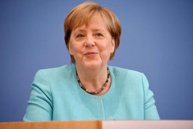 Khi rời nhiệm sở, bà Merkel sẽ tiếp tục nhận nguyên lương trong 3 tháng và sau đó sẽ nhận khoản trợ cấp bằng 50% lương trong thời gian tối đa 21 tháng.