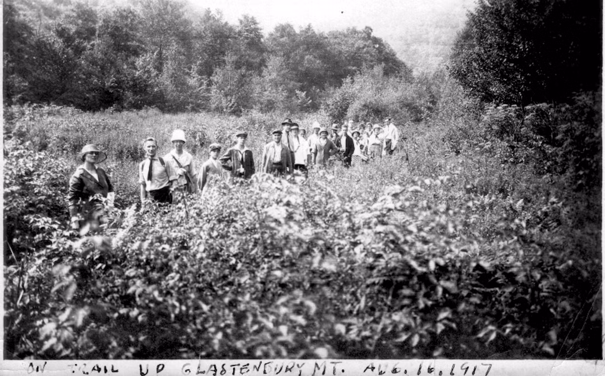Vào tháng 10/1946, Paul Jepson, 8 tuổi đã biến mất bí ẩn tại Tam giác Bennington khi được mẹ cho chơi gần một chuồng lợn của gia đình. Bà làm như vậy để có thể chăm sóc các vật nuôi. Khi trở lại, bà không nhìn thấy con. Dù tìm kiếm khắp vùng nhưng không có manh mối nào của cậu bé Paul.