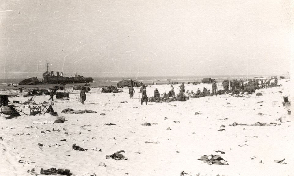 Cụ thể, kể từ đầu tháng 5/1940, quân đội Đức quốc xã có những chiến thắng lớn khi thực hiện chiến lược chiến tranh chớp nhoáng. Trong số này có việc, ngày 10/5, lực lượng phát xít Đức chiếm được Luxembourg. Đến ngày 14/5, Đức quốc xã chiếm được Hà Lan. Cuối tháng 5, đội quân xâm lược của Hitler chiếm được Bỉ.