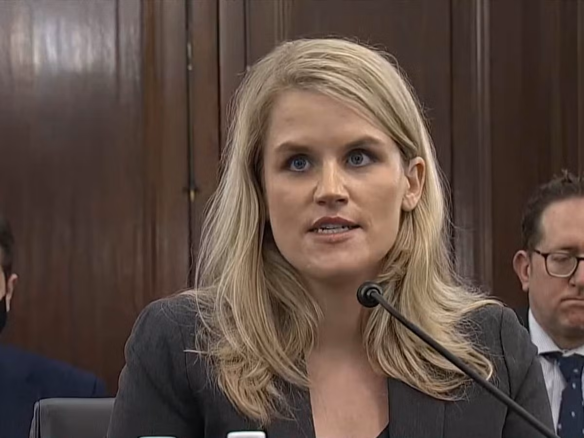 Trước khi sang London, Anh, vào đầu tháng 10, cô Haugen đã xuất hiện trước Thượng viện Mỹ trong phiên điều trần. Tại đây, cô tiết lộ Facebook hời hợt trong việc kiểm duyệt nội dung độc hại cho trẻ em.