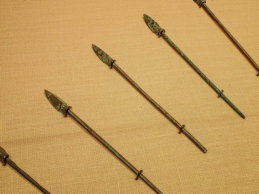 Nhờ lớp oxit crom trên, các vũ khí làm từ đồng trong lăng mộ của Tần Thủy Hoàng tránh được việc bị oxy hóa trong môi trường ẩm thấp và thời gian.