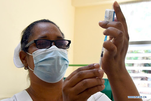 So với các vắc xin được sản xuất theo công nghệ mRNA như Pfizer/BioNTech hay Moderna, vắc xin Abdala sử dụng công nghệ protein tái tổ hợp nên có giá thành sản xuất rẻ hơn và yêu cầu bảo quản dễ dàng hơn (từ 2 - 8 độ C).