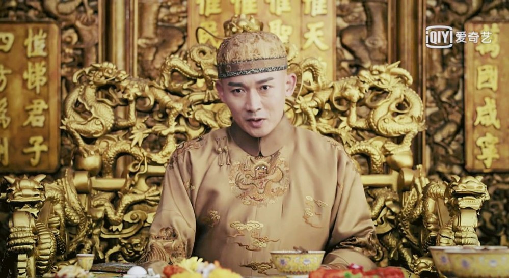 Vì vậy, ghế rồng của hoàng đế Trung Quốc đều được làm bằng gỗ sau đó mạ một lớp vàng ở bên ngoài.