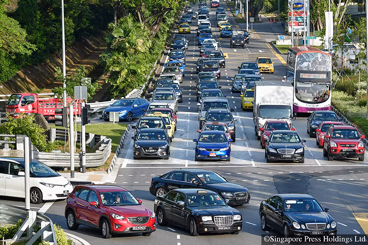 Điển hình là Singapore. Quốc đảo sư tử này là nước tiên phong trong việc triển khai thu phí vào nội đô. Cụ thể, vào đầu những năm 70 của thế kỷ trước, Singapore đối mặt với tình trạng tắc đường nghiêm trọng do tác động của quá trình đô thị hóa và phát triển kinh tế.