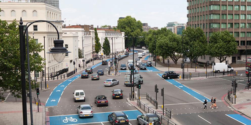 Kể từ tháng 6/2020, mức phí vào nội đô tăng lên 20 USD, áp dụng từ 7 - 22h tất cả các ngày, trừ ngày lễ. Việc thay đổi mức phí và thời gian áp dụng được chính quyền London đưa ra nhằm giảm thiểu mức độ ô nhiễm và lưu lượng giao thông ngày càng tăng ở thủ đô.