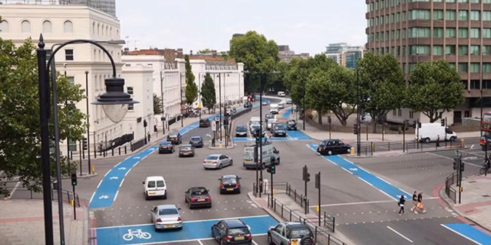 Kể từ tháng 6/2020, mức phí vào nội đô tăng lên 20 USD, áp dụng từ 7 - 22h tất cả các ngày, trừ ngày lễ. Việc thay đổi mức phí và thời gian áp dụng được chính quyền London đưa ra nhằm giảm thiểu mức độ ô nhiễm và lưu lượng giao thông ngày càng tăng ở thủ đô.