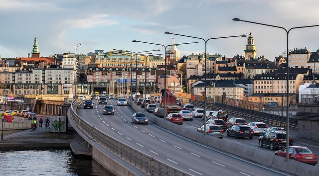 Thành phố Stockholm của Thụy Điển tiến hành thu phí vào nội đô với các mức phí khác nhau kể từ năm 2007. Theo đó, lái xe phải trả mức phí vào nội đô dao động trong khoảng 15 - 35 kronor Thụy Điển (khoảng 39.000 - 93.000) vào mùa thấp điểm.
