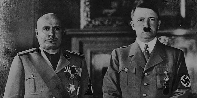 Hitler rất hâm mộ Mussolini - người đàn ông quyền lực ở Italy suốt nhiều năm. Do đó, trùm phát xít hy vọng có một ngày được gặp "thần tượng".
