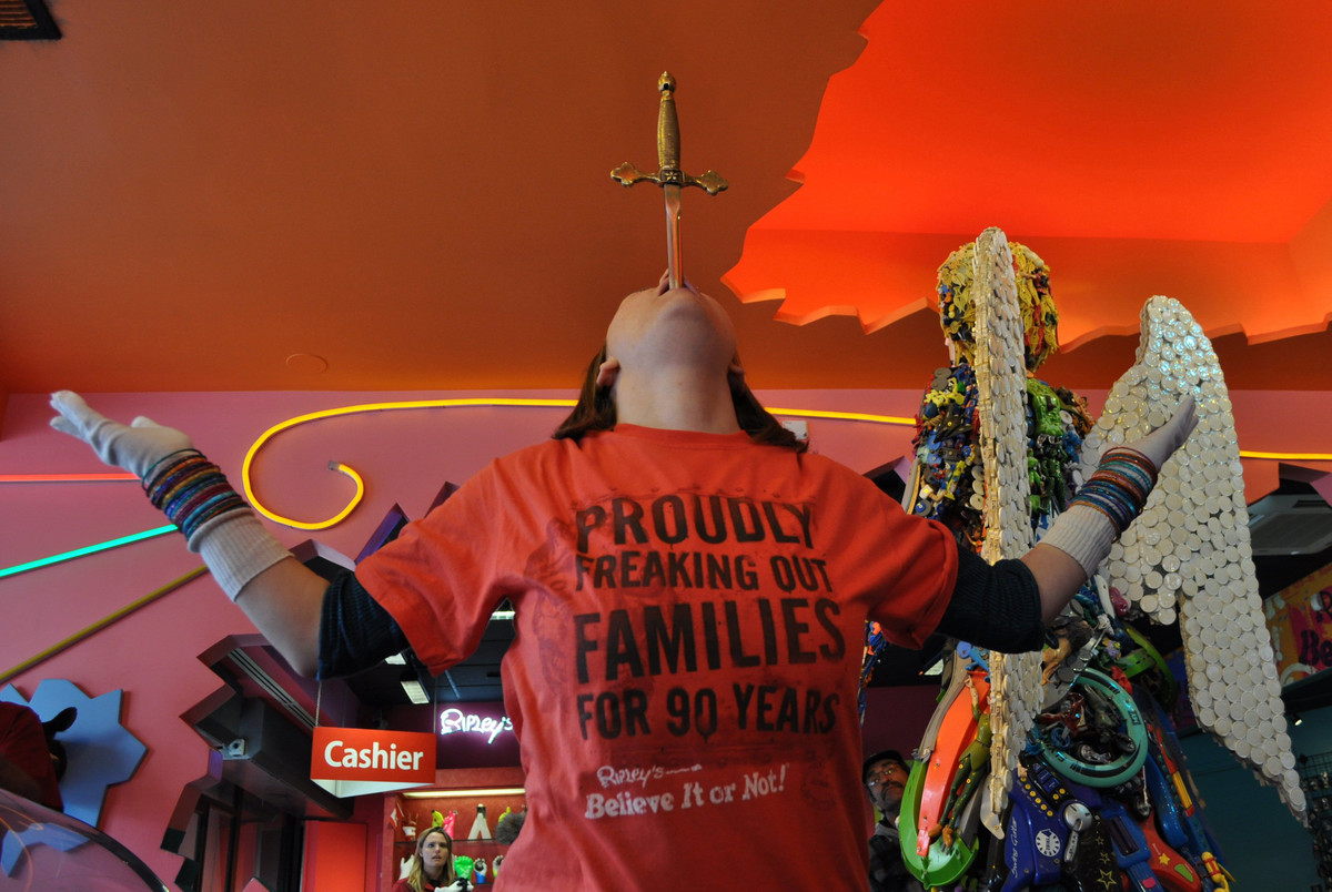 Sau đó, việc làm nguy hiểm này xuất hiện ở nhiều nơi trên thế giới trong nhiều thế kỷ và tồn tại đến ngày nay.