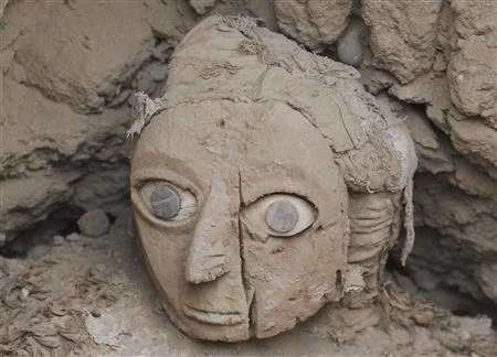 Theo các chuyên gia, 29 thi hài này gồm trẻ em và thanh thiếu niên. Trong số này, nhiều người bị hiến tế hơn 1.000 năm trước. Địa điểm hiến tế là một ngôi đền thời tiền Inca.