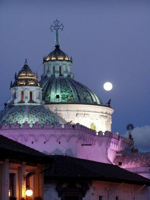 Nhiều du khách khi ghé thăm nhà thờ La Compañía de Jesús không khỏi ấn tượng trước vẻ đẹp tráng lệ của công trình này.