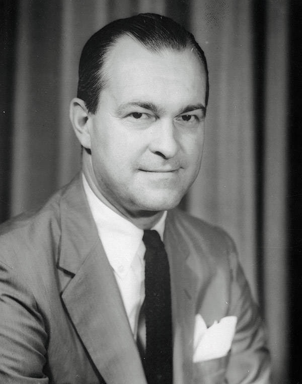 Vào năm 1973, Giám đốc CIA khi đó là Richard Helms (trong ảnh) đã ra lệnh phá hủy tất cả hồ sơ về MKUltra khi một số thông tin về dự án này bị rò rỉ ra bên ngoài. Dù vậy, khoảng 20.000 tài liệu về dự án còn xót lại do bị lưu giữ nhầm trong một tòa nhà giữ hồ sơ tài chính. Đến năm 1977, thượng viện Mỹ tổ chức phiên điều trần về những bí mật liên quan đến dự án MKUltra.