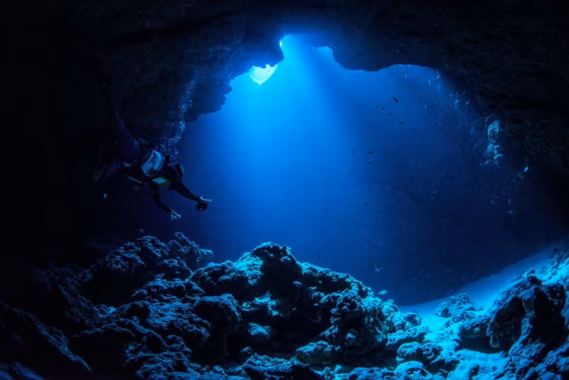 Nơi sâu nhất của rãnh Mariana được các nhà khoa học đặt tên là vực thẳm Challenger - theo tên tàu Challenger II của Hải quân Hoàng gia Anh. Con tàu này đến đo đạc khu vực trên vào năm 1951.