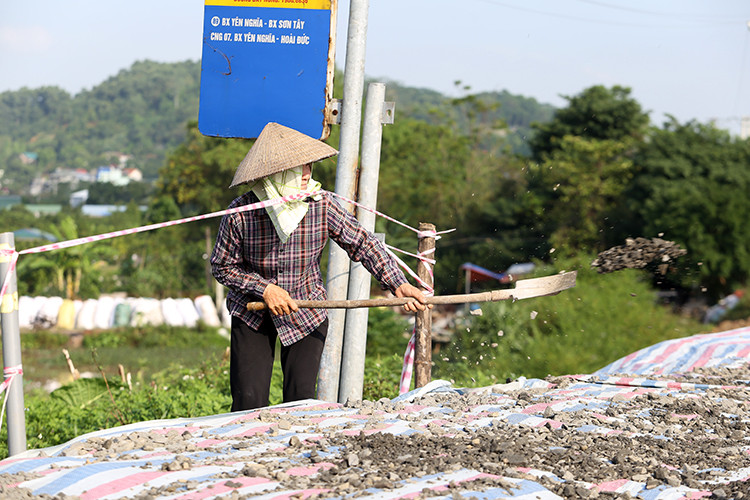 Sụt lún nghiêm trọng tại nhiều điểm đê ở Hà Nội - Hình 10 Sut lun nghiem trong tai nhieu diem de o Ha Noi-Hinh-10