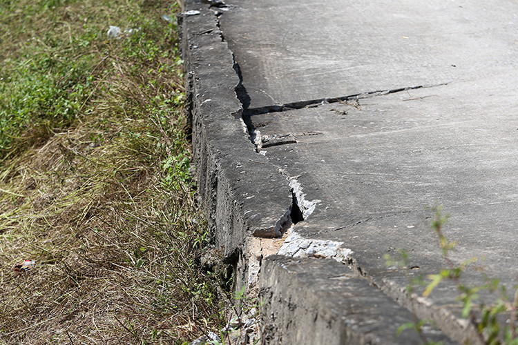 Sụt lún nghiêm trọng tại nhiều điểm đê ở Hà Nội - Hình 4 Sut lun nghiem trong tai nhieu diem de o Ha Noi-Hinh-4