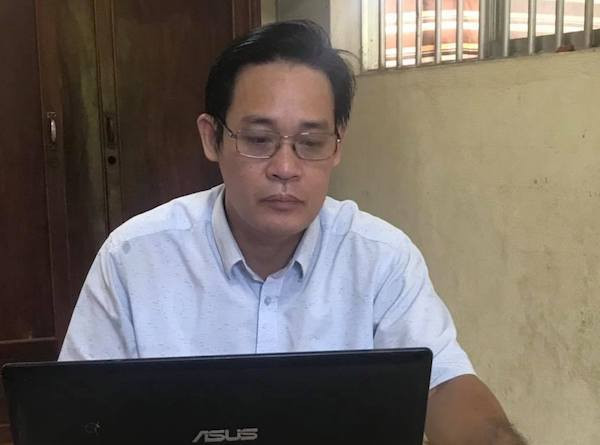 Thay giao xin nghi vi 'van nan doi tra' duoc dong vien o lai