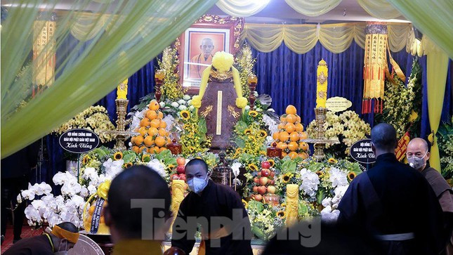 Phat tu thanh kinh truoc gio tuong niem Dai lao hoa thuong Thich Pho Tue-Hinh-6