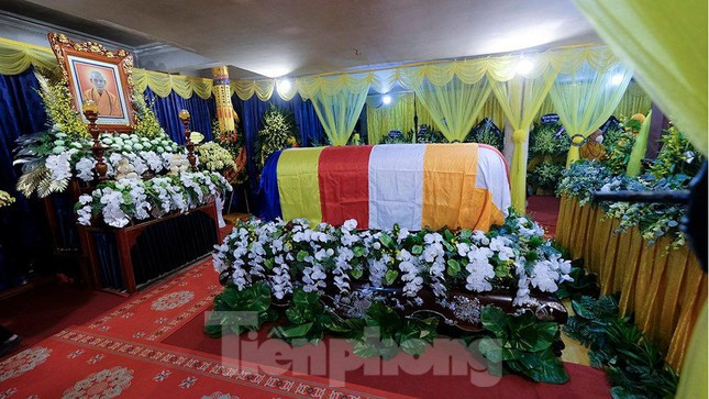 Phat tu thanh kinh truoc gio tuong niem Dai lao hoa thuong Thich Pho Tue