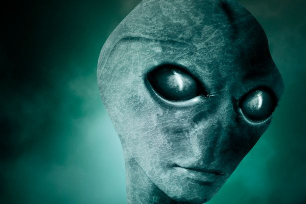 Một nhóm chuyên gia thuộc Viện Công nghệ Massachusetts (MIT) của Mỹ tiến hành nghiên cứu các hành tinh xa xôi ngoài hệ mặt trời nhằm tìm kiếm tung tích của người ngoài hành tinh.