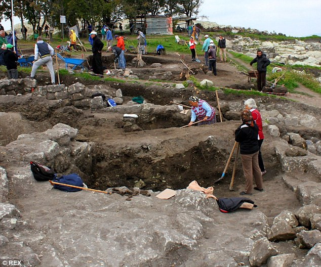 Trong văn hóa truyền thống Bulgaria, ma cà rồng là một kẻ xấu hoặc người đã rất già. Họ không ăn thức ăn như người bình thường mà duy trì mạng sống bằng việc uống máu vật nuôi, thậm chí tấn công con người để hút máu.