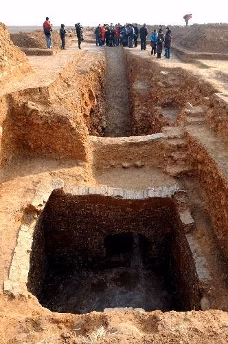 Thế nhưng, Lý Đán không thể trở thành hoàng đế nên đường công danh của An Kim Tàng không có khởi sắc.