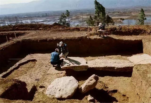 Theo quan điểm của người xưa, "thú gác mộ" được đặt trong nơi yên nghỉ của người quá cố để bảo vệ chủ nhân ngôi mộ khỏi các thế lực tà ma quấy nhiễu.