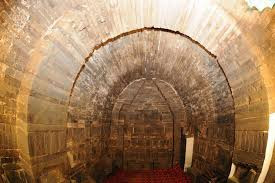 Khi An Bồ qua đời, An Kim Tàng chôn cất cha trong lăng mộ trên núi. Về sau, mẹ của ông cũng được mai táng trong cùng lăng mộ với người cha.