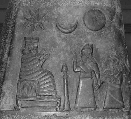 Tiến sĩ Finkel suy đoán phiến đất sét này có thể là đồ vật của thầy trừ tà hoặc có nguồn gốc từ một ngôi đền. Để làm ra nó, thợ thủ công có tay nghề cao mất khá nhiều thời gian và tâm huyết.