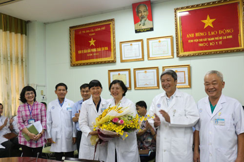 Vinh danh nguoi phu nu tien phong dua ky thuat ECMO ve Viet Nam