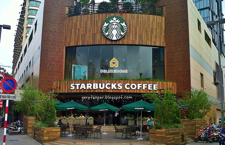 Vào năm 2011, Starbucks Coffee tiến hành đổi tên khi bỏ từ "Coffee". Động thái này nhằm thông báo với công chúng về việc công ty mở rộng sang các hoạt động khác ngoài cafe.