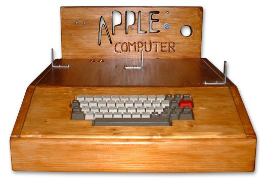 Trước năm 2007, "gã khổng lồ" Apple được biết đến với tên gọi “Apple Computers”. Khi ấy, hãng tập trung nghiên cứu và sản xuất máy tính.