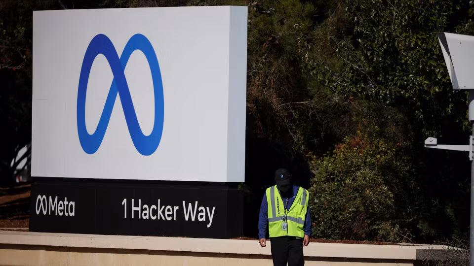 CEO Zuckerberg cho biết thêm rằng, việc đổi tên Facebook là một phần trong nỗ lực của công ty nhằm chuyển hướng khỏi việc được biết đến như một công ty truyền thông xã hội và tập trung vào kế hoạch xây dựng "metaverse" - hướng tới tương lai của một thế giới kỹ thuật số mới.