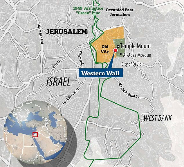 Giả thuyết này được đưa ra là vì việc buôn bán và sản xuất Commiphora gileadensis được người Do Thái sống ở lưu vực Biển Chết kiểm soát chặt chẽ. Khu vực này cũng là nơi loài cây này được trồng nhiều.