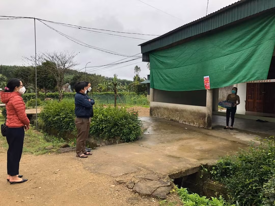 Theo BS Hường, 2 năm qua trên địa bàn không có ca mắc COVID-19 trong cộng đồng, tuy nhiên chỉ trong vòng 5 ngày qua đã có hàng chục ca mắc. Dự kiến, số F0 sẽ tiếp tục tăng trong thời gian tới.