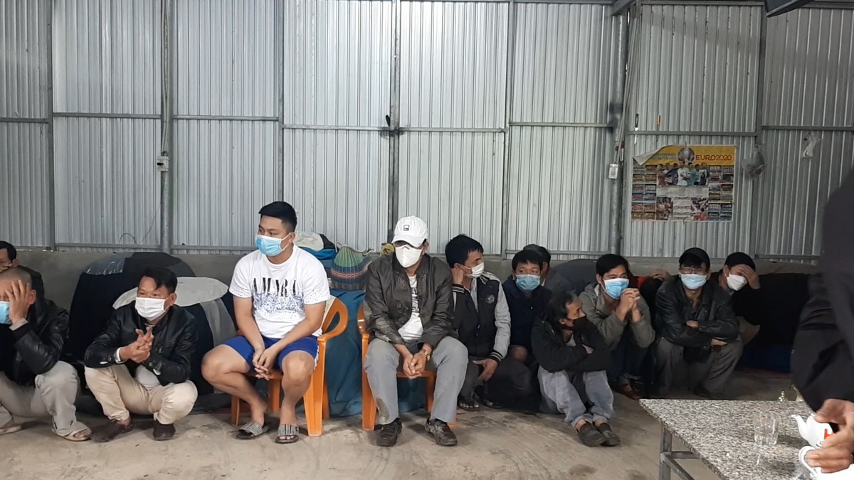 Bao vay truong ga, bat qua tang hang chuc 