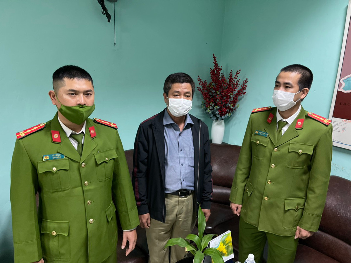 Giam doc CDC Thua Thien Hue bi bat co lien quan Viet A?