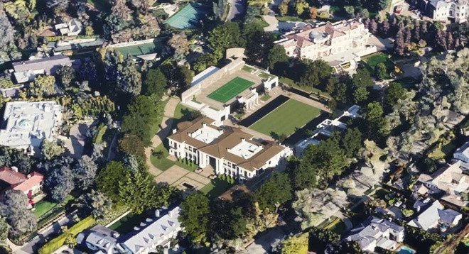 Căn biệt thự mà nữ tỷ phú đang cho xây dựng và cải tạo nằm ở khu Holmby Hills, thành phố Los Angeles (California, Mỹ).