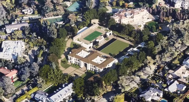 Căn biệt thự mà nữ tỷ phú đang cho xây dựng và cải tạo nằm ở khu Holmby Hills, thành phố Los Angeles (California, Mỹ).