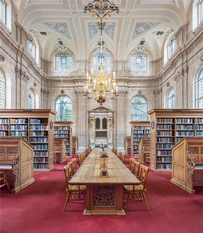 Phòng Cohen của Thư viện trường Oxford Lincold thường mở đến 2h sáng cho sinh viên. Thư viện này không mở công cộng.