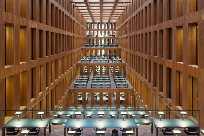 Thư viện Jacob và Vilhelm Grimm thuộc trường Đại học Humboldt ở Berlin, Đức. Thư viện chứa 2,5 triệu sách.