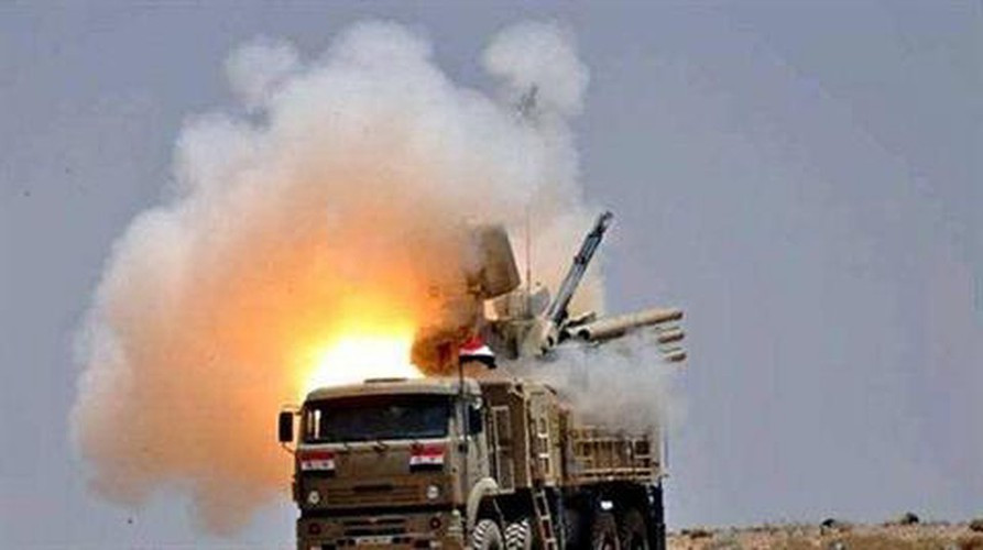 Cụ thể, Pantsir-S1 đã đẩy lui vô số cuộc tấn công bằng pháo phản lực phóng loạt cũng như máy bay không người lái cảm tử của phiến quân, giữ an toàn cho căn cứ Hmeimim.