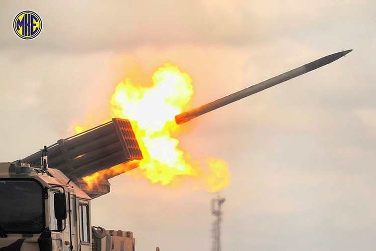 Kết cấu giàn phóng của T-122 gồm 2 container với tổng số 20 ống phóng rocket cỡ 122 mm, được điều khiển bằng thủy lực, Sakarya bắn tên lửa do MKEK và Roketsan phát triển và sản xuất.