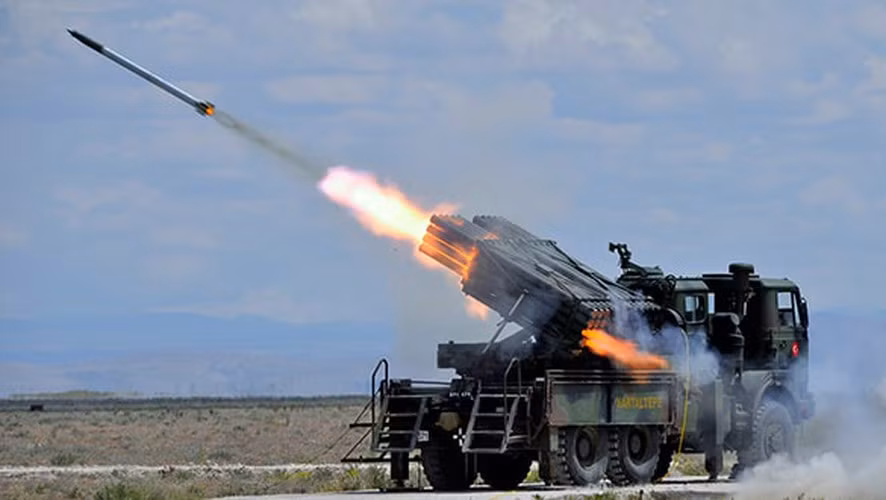 T-122 Sakarya MLRS được trang bị hệ thống điều khiển hỏa lực hiện đại, tự động tính toán dữ liệu bắn tự động cho các tên lửa có đầu đạn khác nhau, nó có thể lưu trữ tới 20 địa điểm mục tiêu.