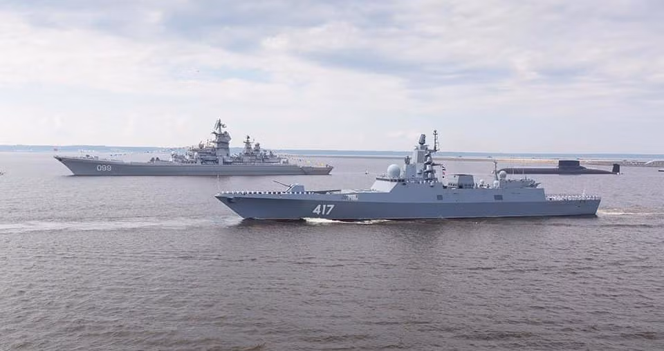 Ngoài ra, tàu khu trục lớp Đô đốc Gorshkov còn có 2 radar chiếu xạ mục tiêu và điều khiển hỏa lực cho hệ thống phòng thủ tầm cực gần Palash.